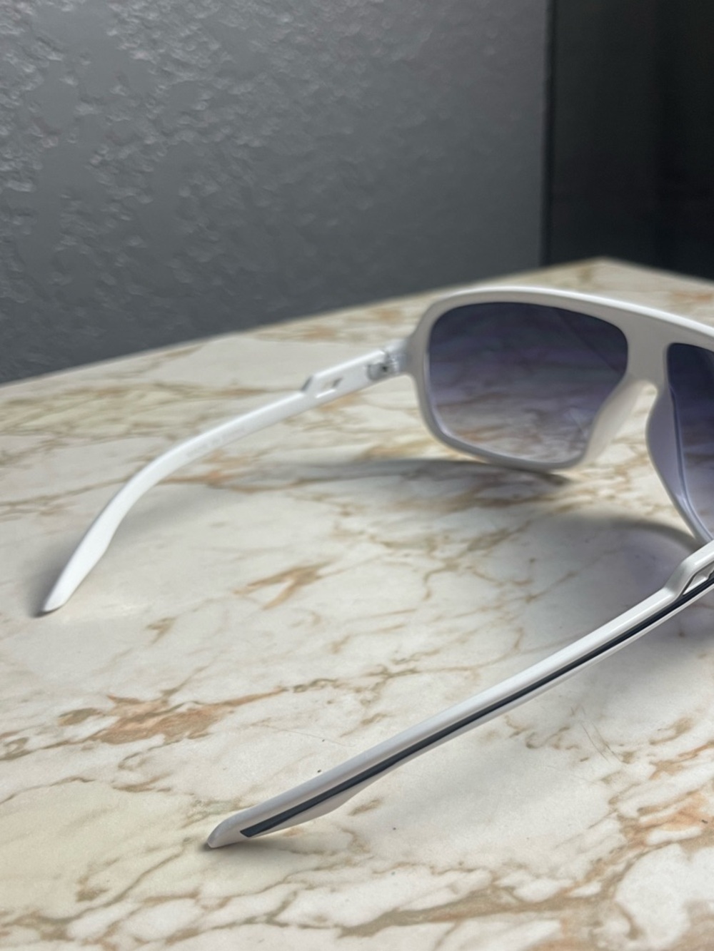 Macho Man inspired Retro Oversized White-Trim Sunglasses with bandana - Picture 5 of 5